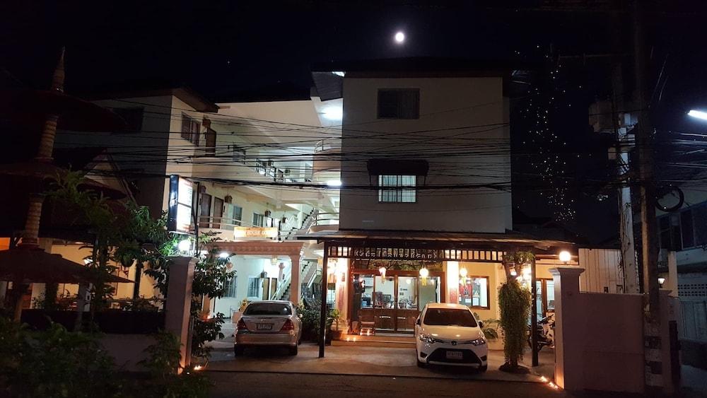 Safe House Court Hotel Chiang Mai Ngoại thất bức ảnh