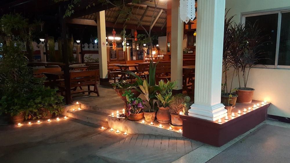 Safe House Court Hotel Chiang Mai Ngoại thất bức ảnh