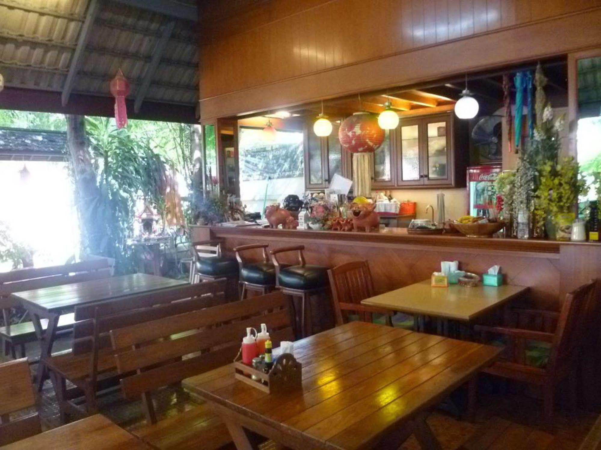 Safe House Court Hotel Chiang Mai Ngoại thất bức ảnh