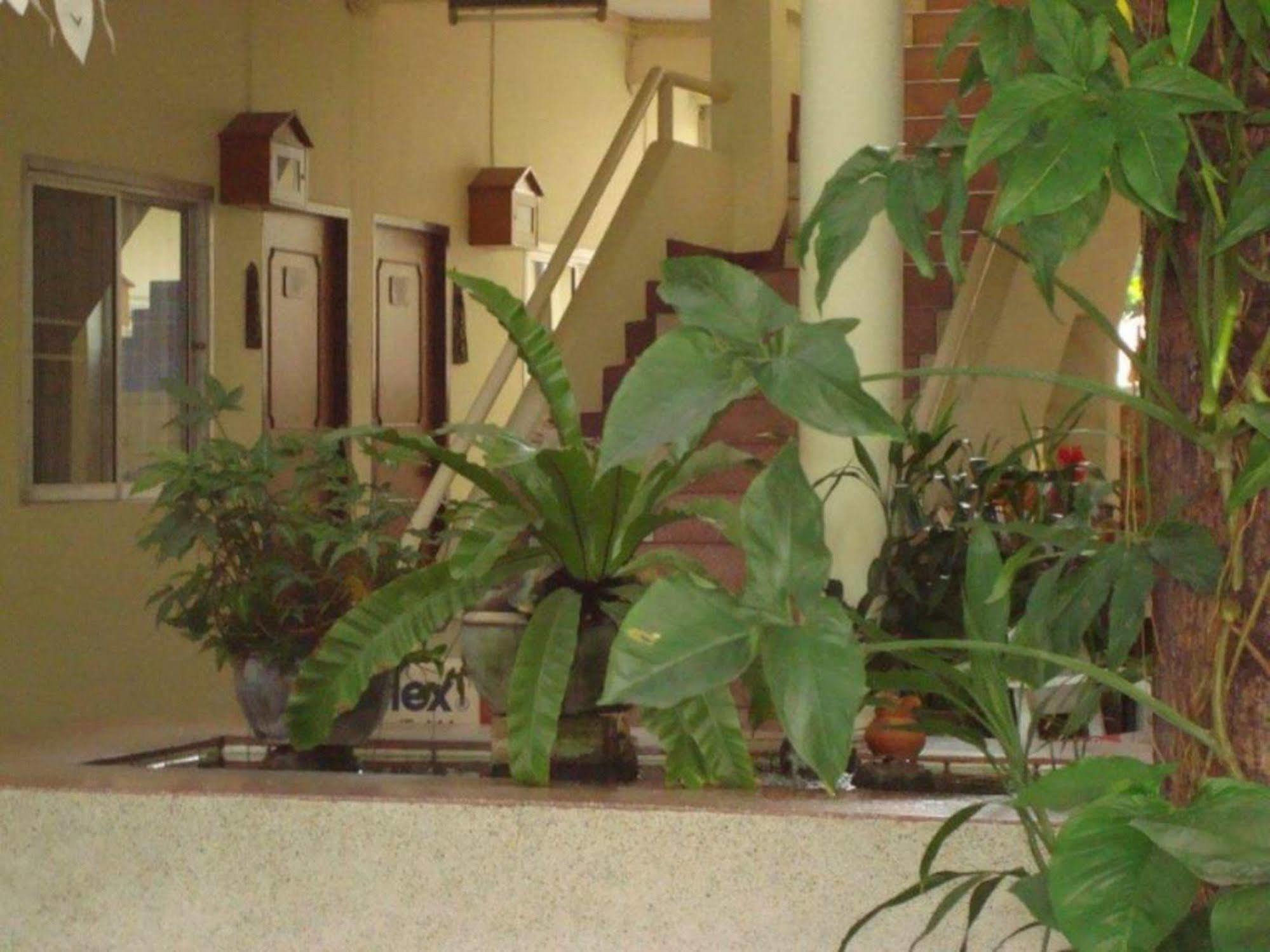 Safe House Court Hotel Chiang Mai Ngoại thất bức ảnh